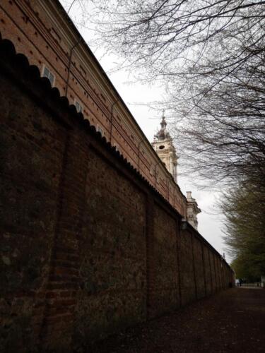 La Basilica di Superga dal lato